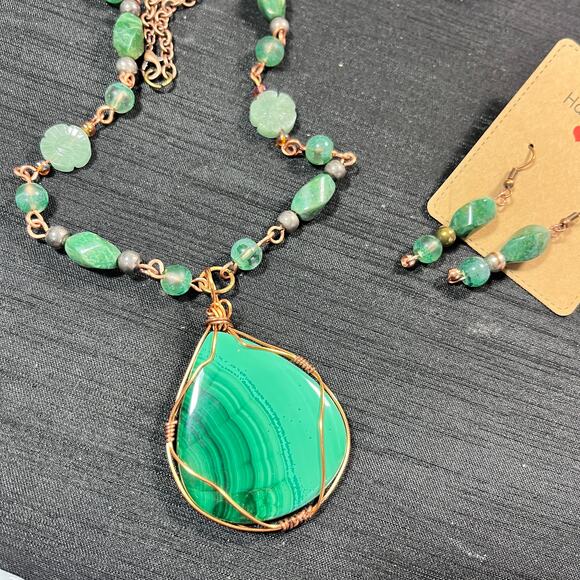 Handmade Green Malachite Tear Drop Cabochon Pendant Copper Wire wrap 18 inches - Picture 3 of 3